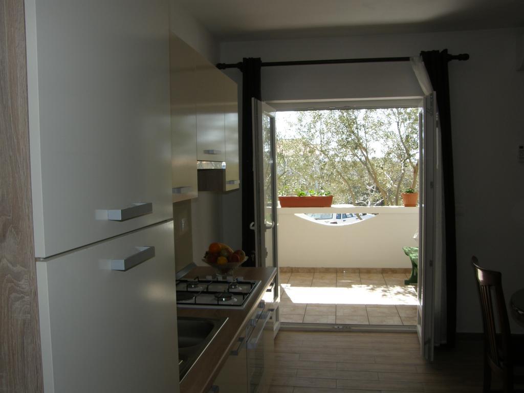 Apartments Marino Povljana Buitenkant foto